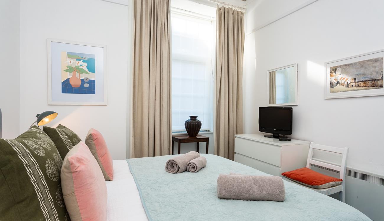 After a busy day exploring St Ives, snuggle down into this cosy bed and catch up on your favourite shows!