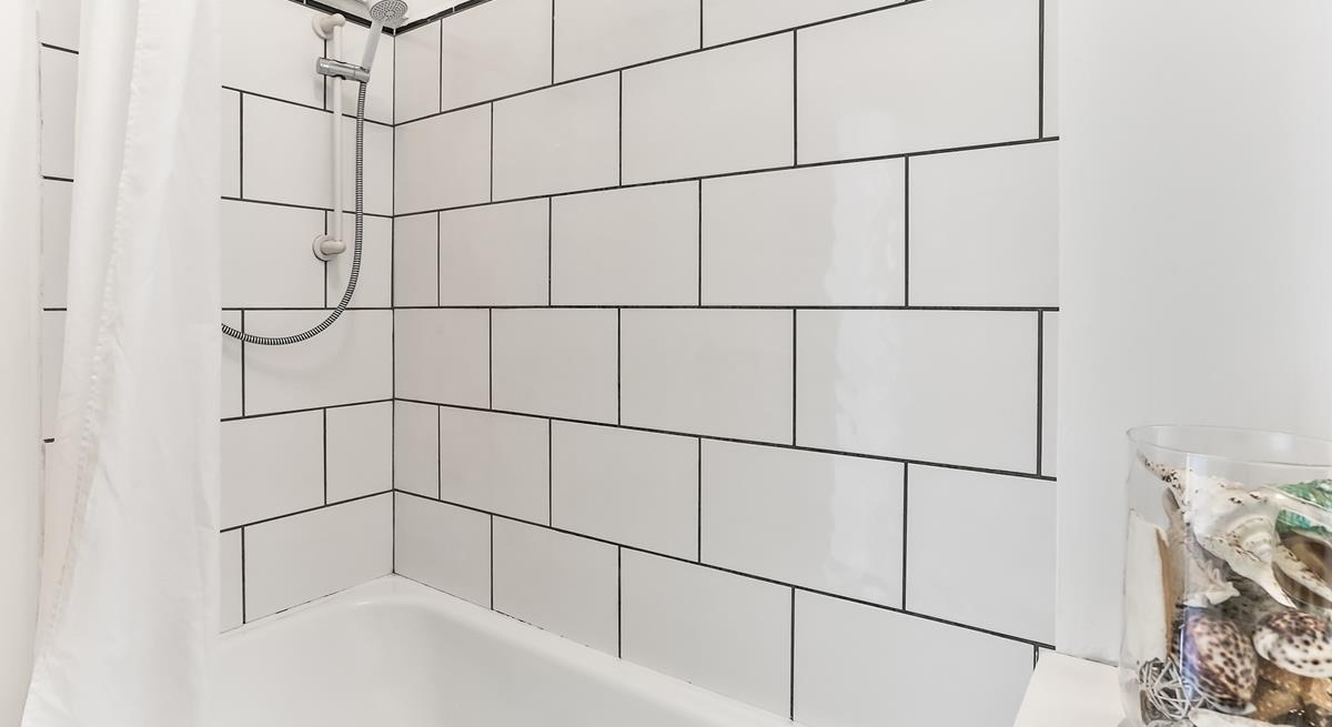 Indulge in a hot bath with lots of bubbles after a day sunbathing on the beach!