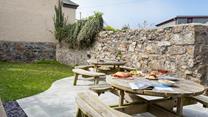 Dine al fresco at breakfast and dinner time in the suntrap garden area.