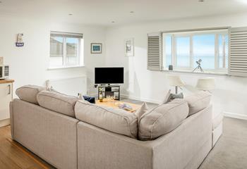 Beautifully finished, the open plan living area features a large bay window to take full advantage of those breathtaking views. 