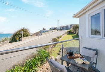 Find yourself just a short stroll from Carbis Bay beach.
