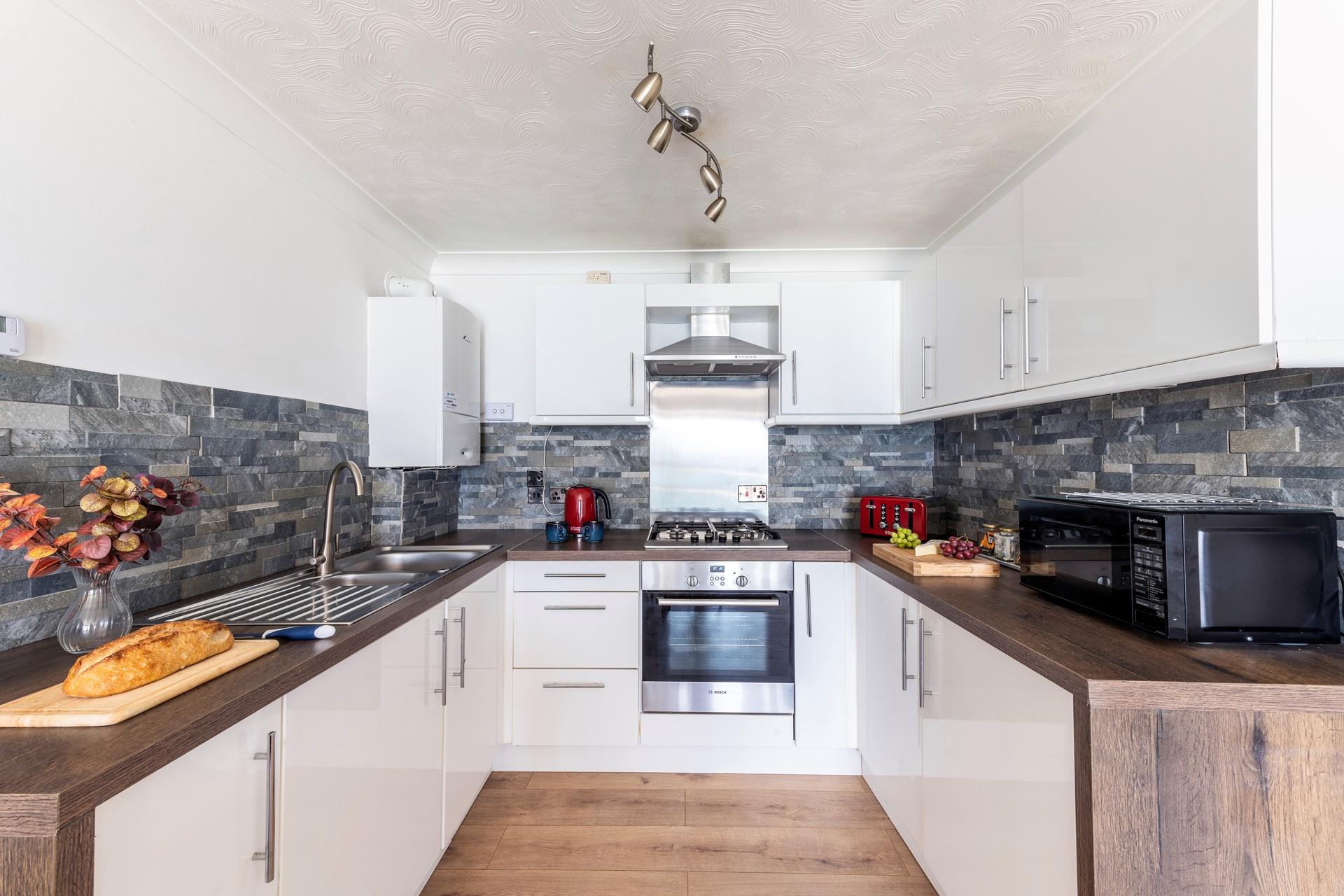 Practical and well-equipped, the kitchen has all you need for your time on holiday here. 