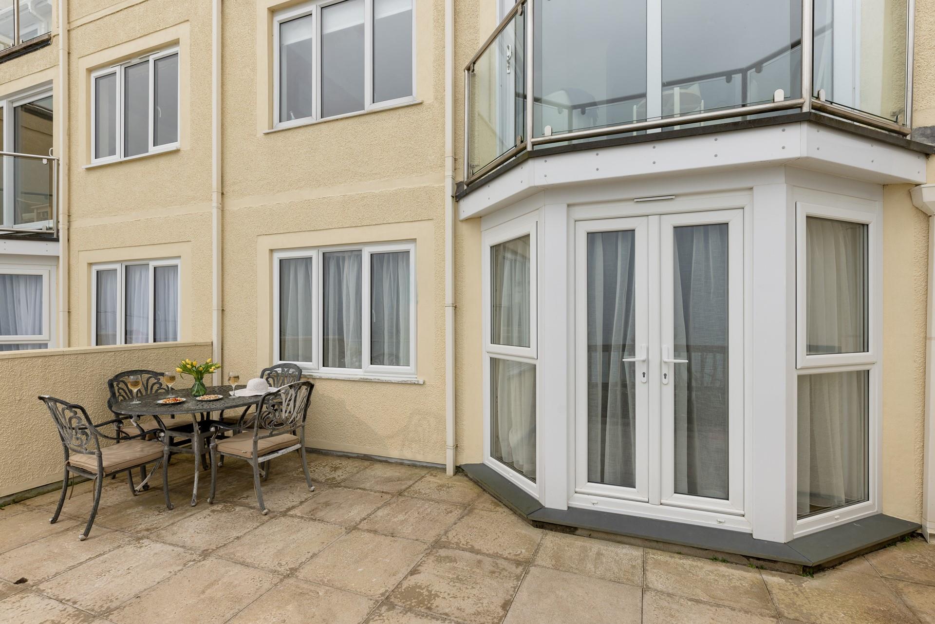 Open the doors and dine on the private patio whilst you watch the sunset. 