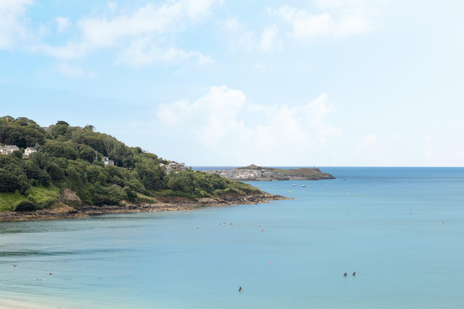 Close to the coast path, you can take a scenic stroll to St Ives harbour, or hop on the train!