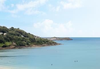 Close to the coast path, you can take a scenic stroll to St Ives harbour, or hop on the train!