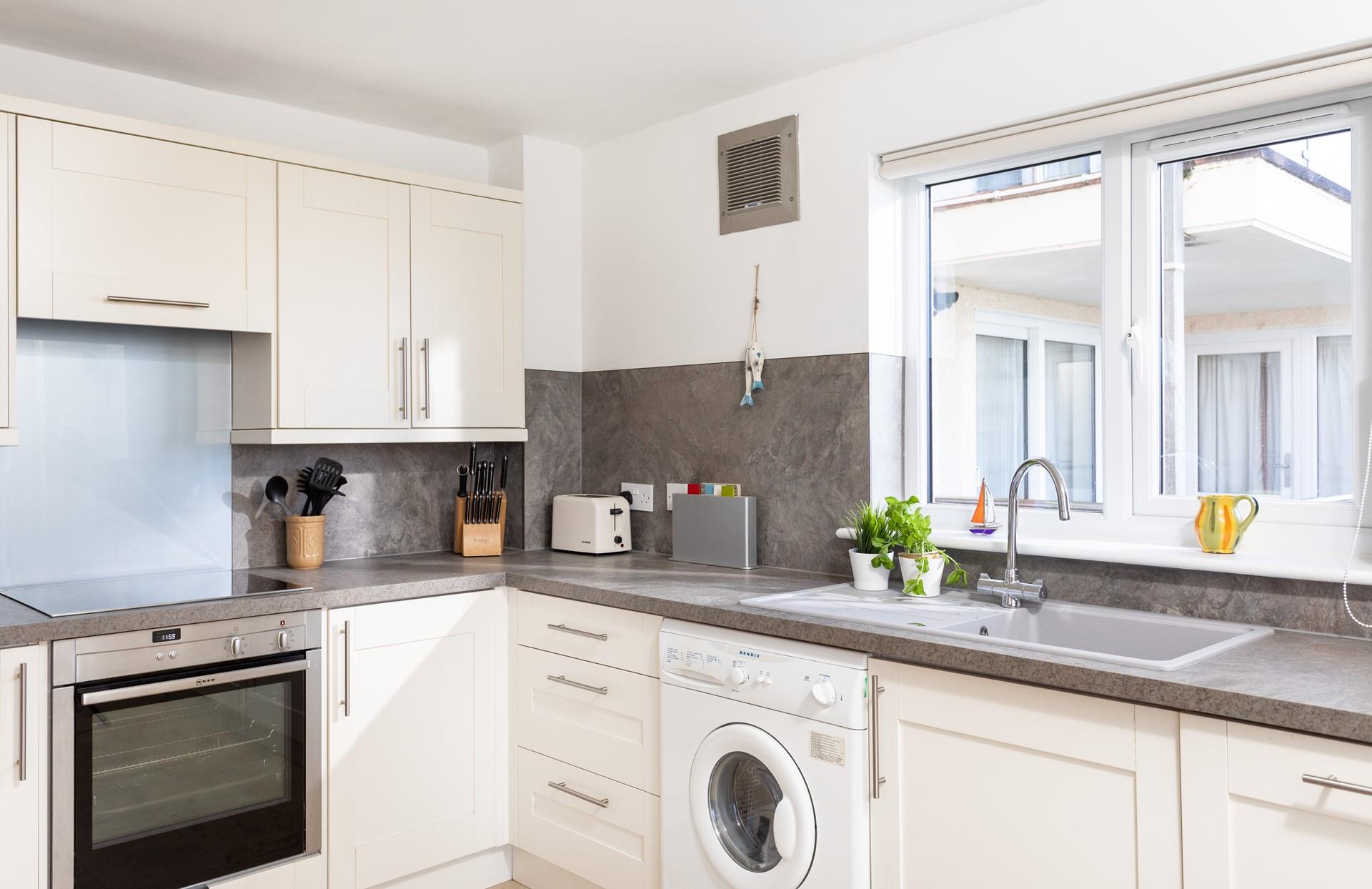 Fully equipped, the kitchen has all you need for your stay at Oceana. 