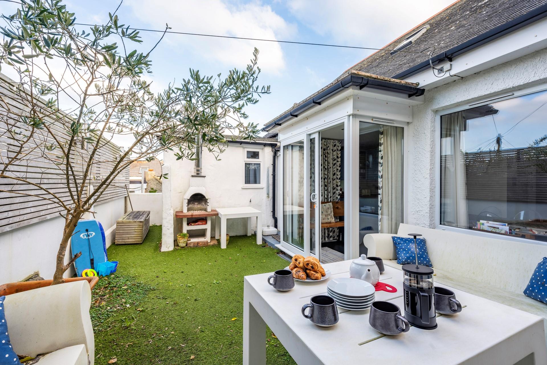 Soak up the sun and spend lazy evenings dining al fresco!