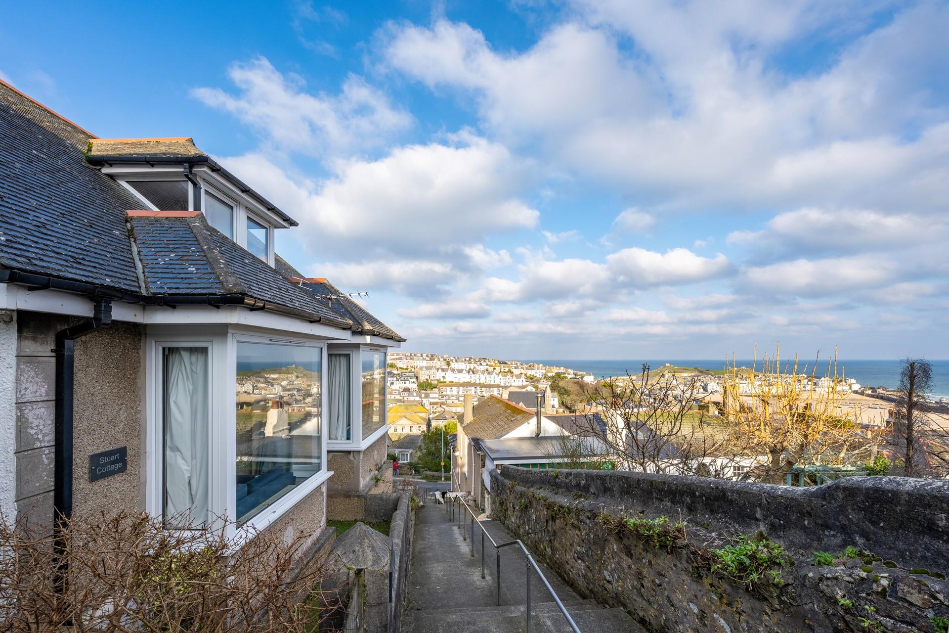 Stuart Cottage is ideally located to explore beautiful St Ives.