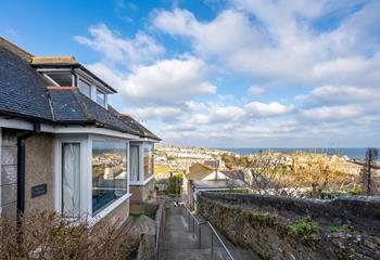 Stuart Cottage is ideally located to explore beautiful St Ives.
