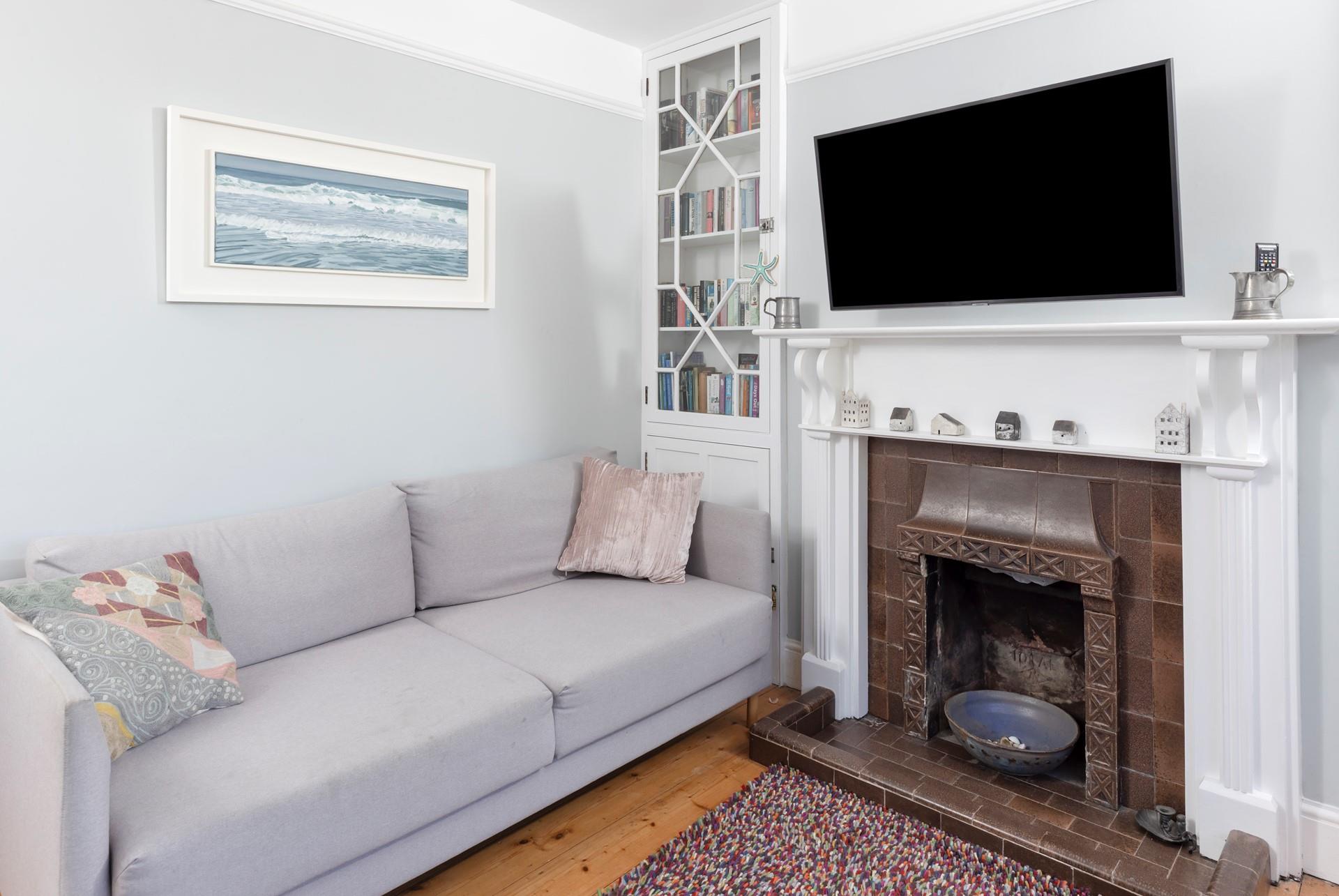 Curl up on the sofa with a good book after a day of exploring St Ives quaint lanes.