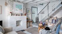 This quirky cottage is located away from the hustle and bustle but still close enough to all the beaches and shops in town.