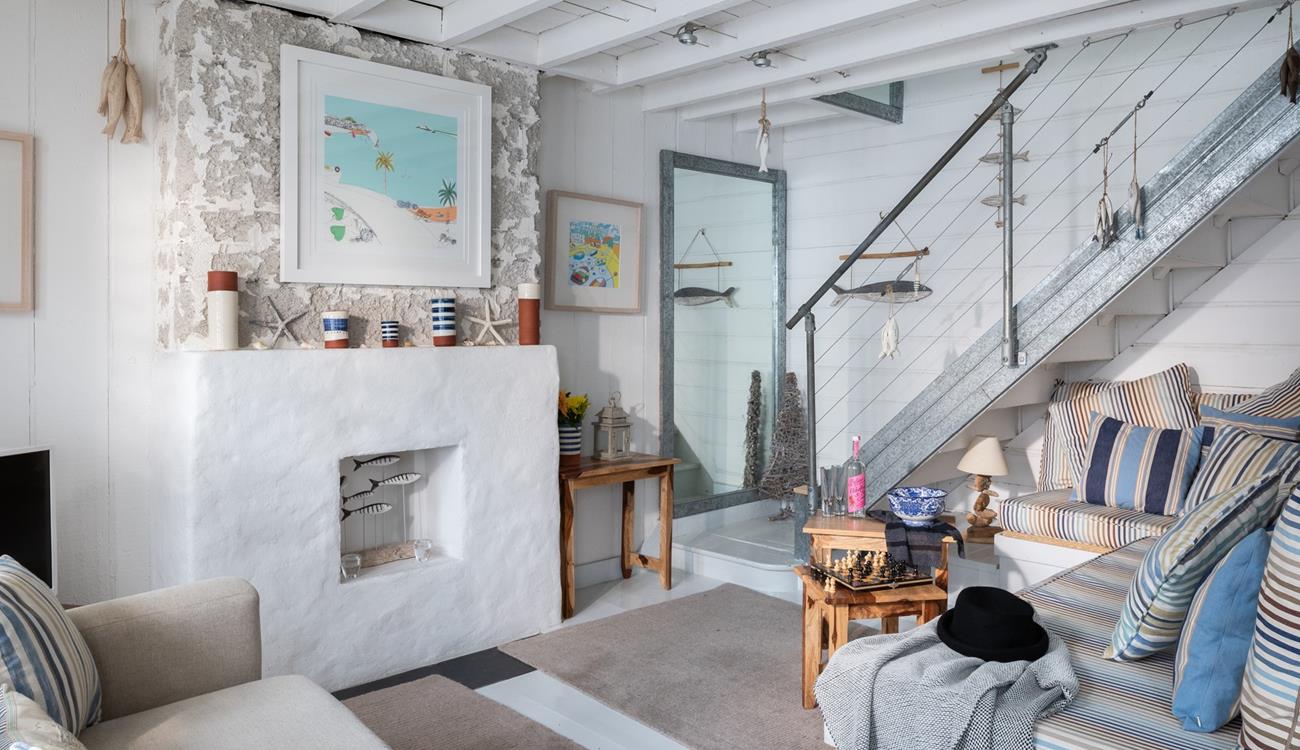 This quirky cottage is located away from the hustle and bustle but still close enough to all the beaches and shops in town.