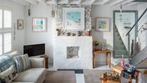 Your pooch will love running on year-round dog-friendly Bamaluz beach and coming back to sleep the evening away.