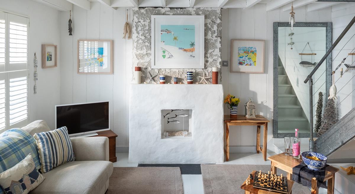 Your pooch will love running on year-round dog-friendly Bamaluz beach and coming back to sleep the evening away.