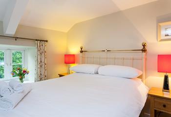 Relax and unwind on the inviting king size bed after a day spent exploring Carbis Bay.