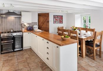 Beautifully finished, this gorgeous kitchen diner effortlessly combines traditional features with a modern finish. 