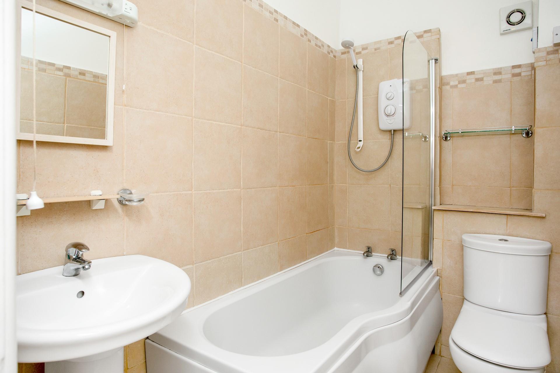 Add plenty of bubbles and enjoy an indulgent soak after a day of sun, sea and sand.