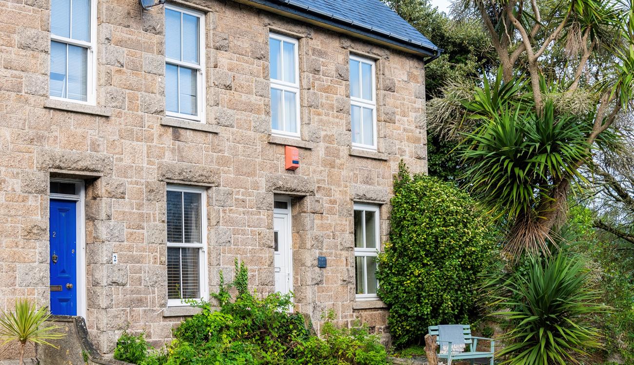 Located just a short walk from all the shops and beaches in the town, this property is the perfect break away from it all.