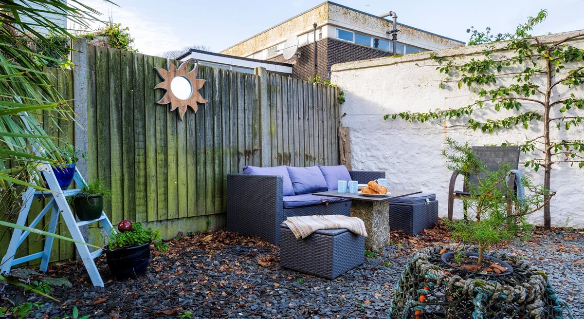 Start the day with delicious pastries al fresco.