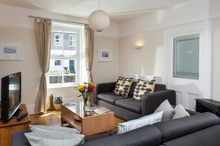 One Molteno Place, Sleeps 7 in St Ives Town