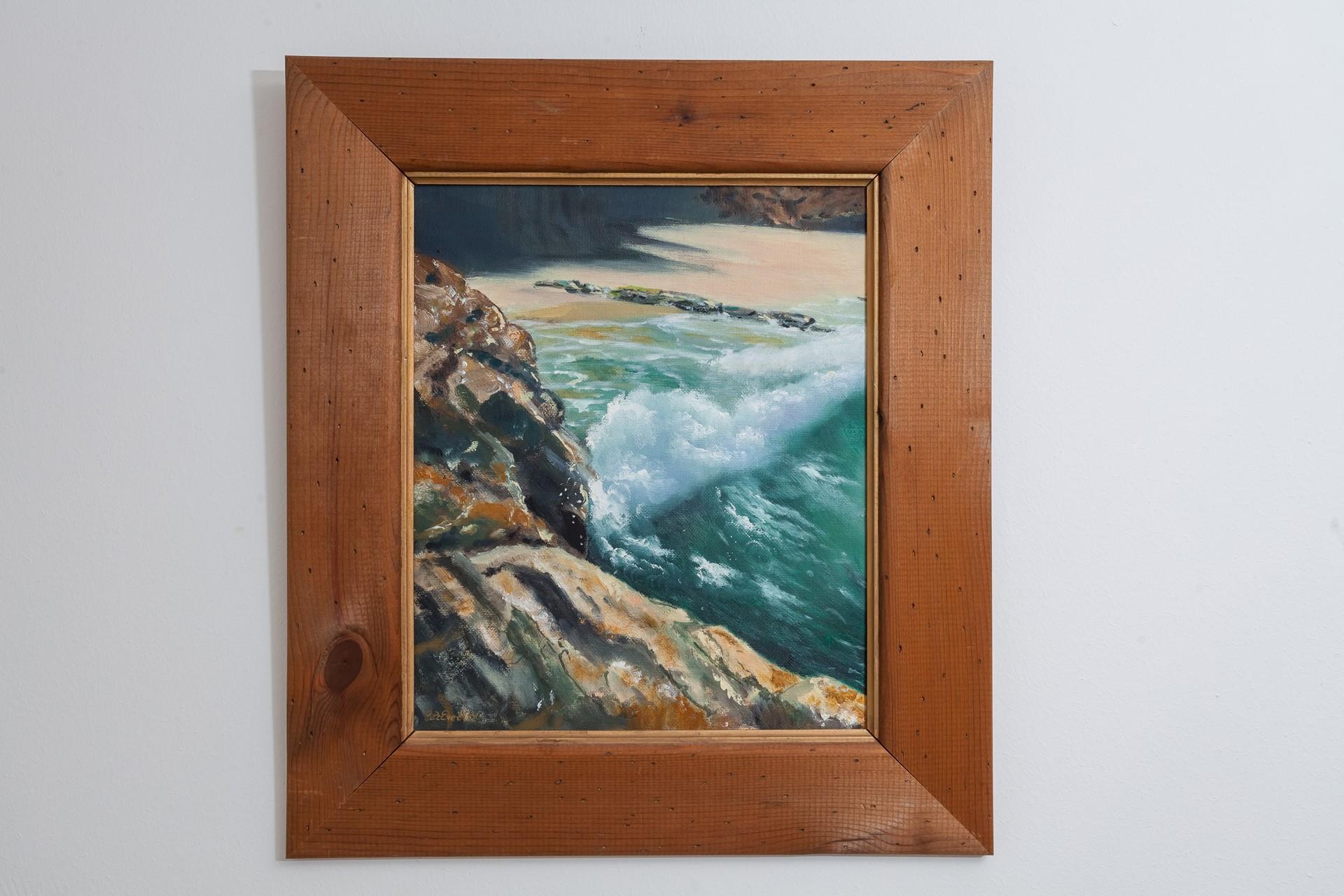 Beautiful local artwork is present throughout, capturing St Ives artistic heritage. 