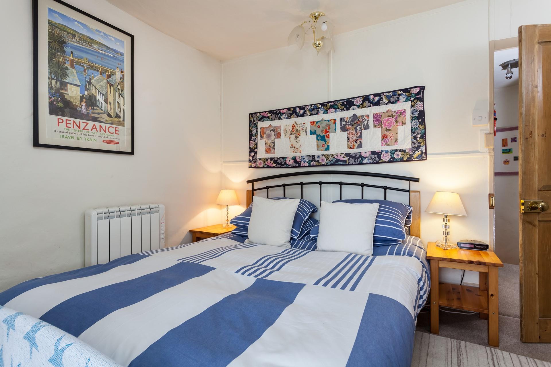 The double bedroom with handmade wall decoration offers you a peaceful night's sleep.