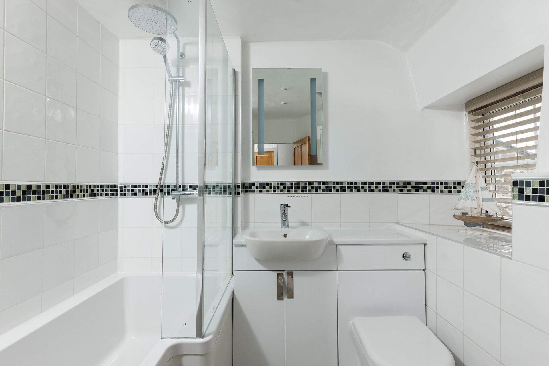After exploring the coast path, unwind in a hot bath and relax.
