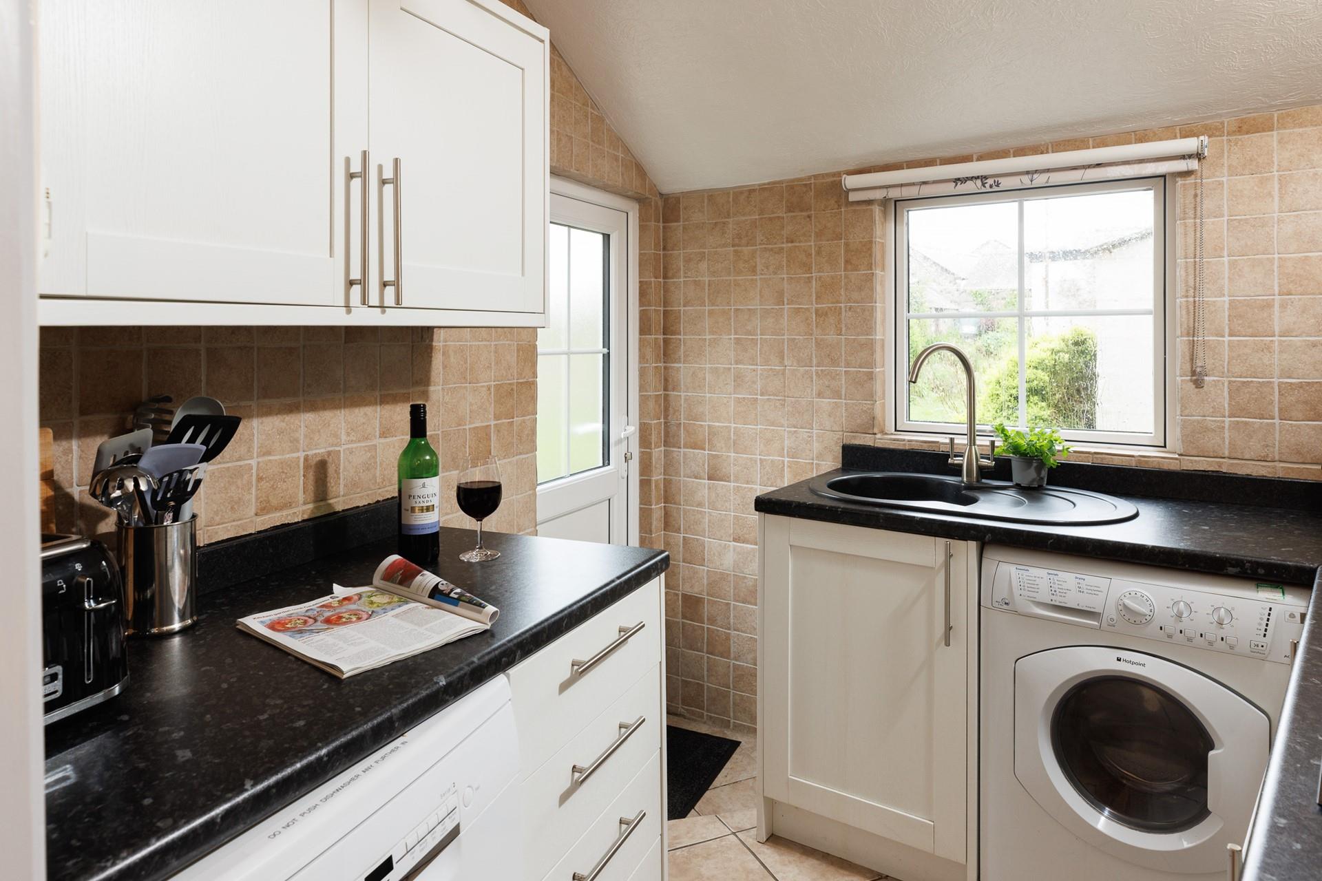 There's a handy dishwasher and washing machine.