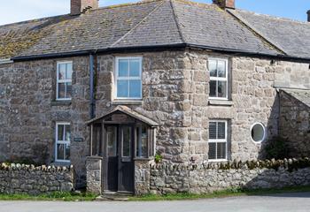 Corner Cottage in Treen