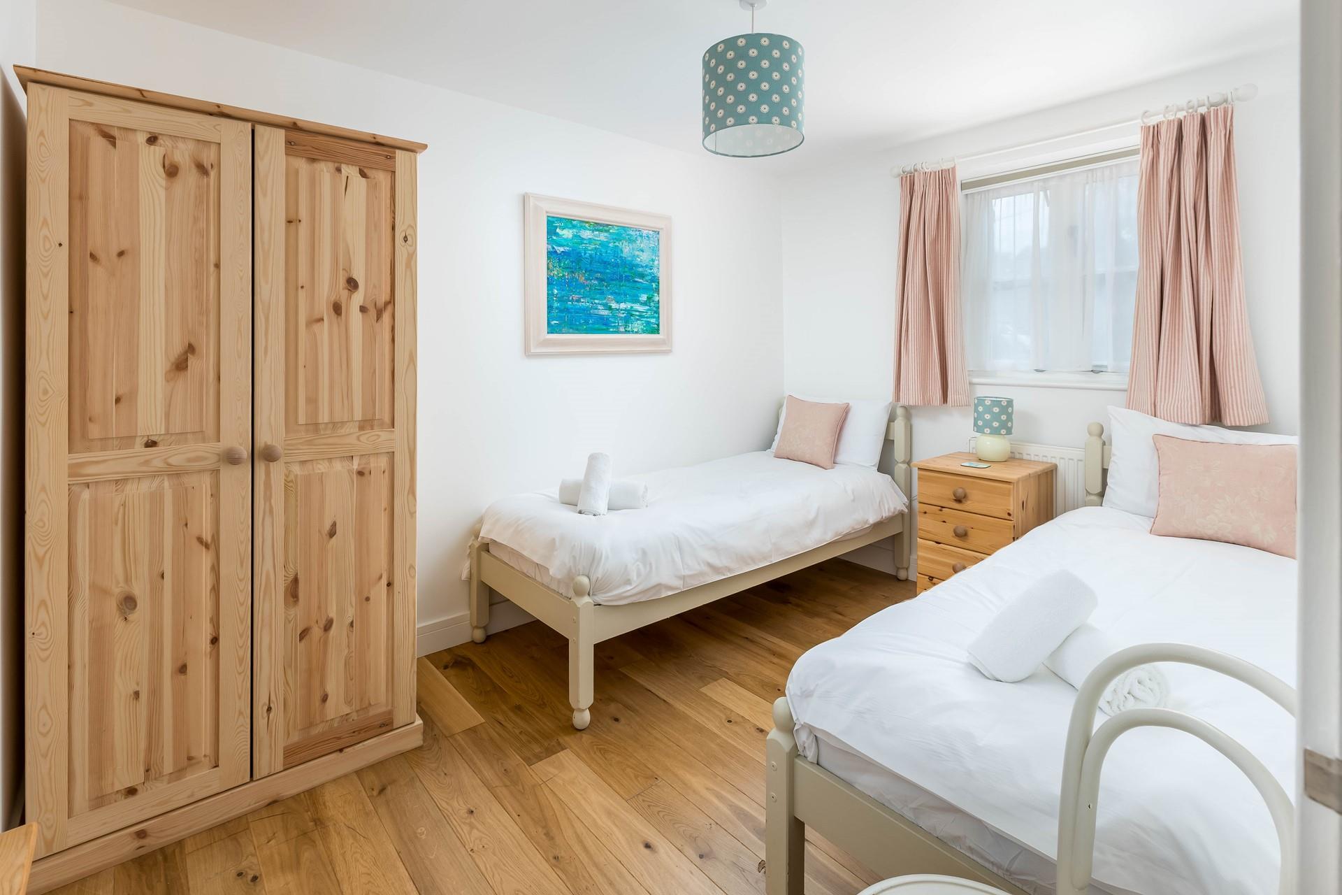 Seacot is perfect for the whole family sleeping up to 6, the kids will love spending their days on the beach.