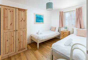 Seacot is perfect for the whole family sleeping up to 6, the kids will love spending their days on the beach.