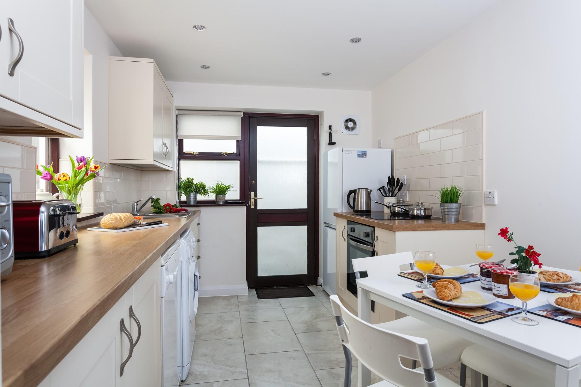 Wake up and cook one of your favourite breakfasts in the well-equipped kitchen.