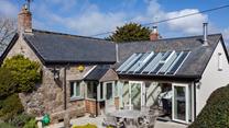 This delightful cottage is located in the quaint hamlet of Treen.