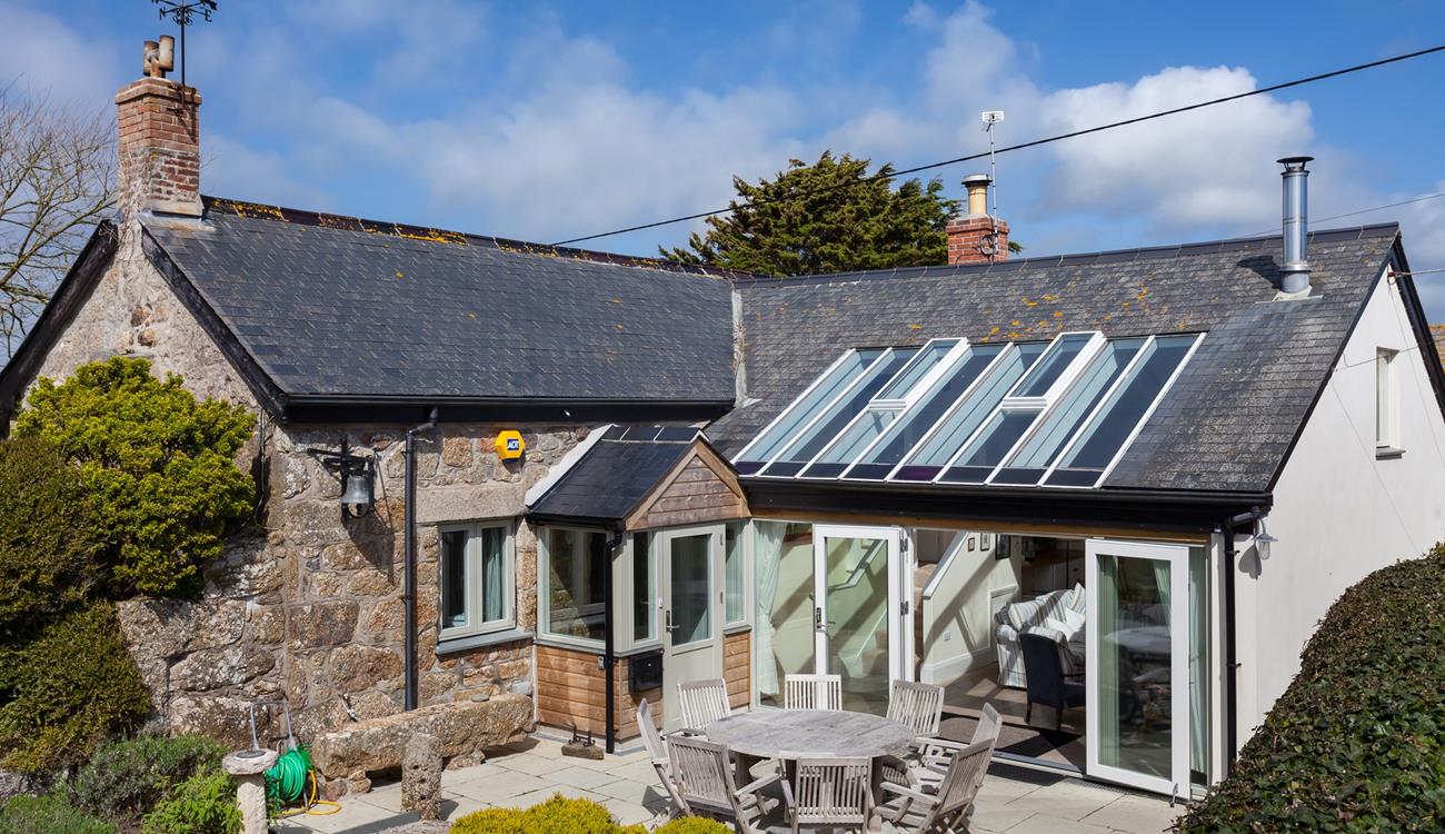 This delightful cottage is located in the quaint hamlet of Treen.