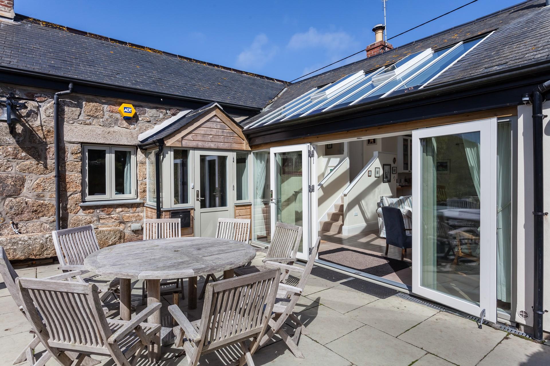 After a day on the beach come back to tuck into a tasty meal in the garden.