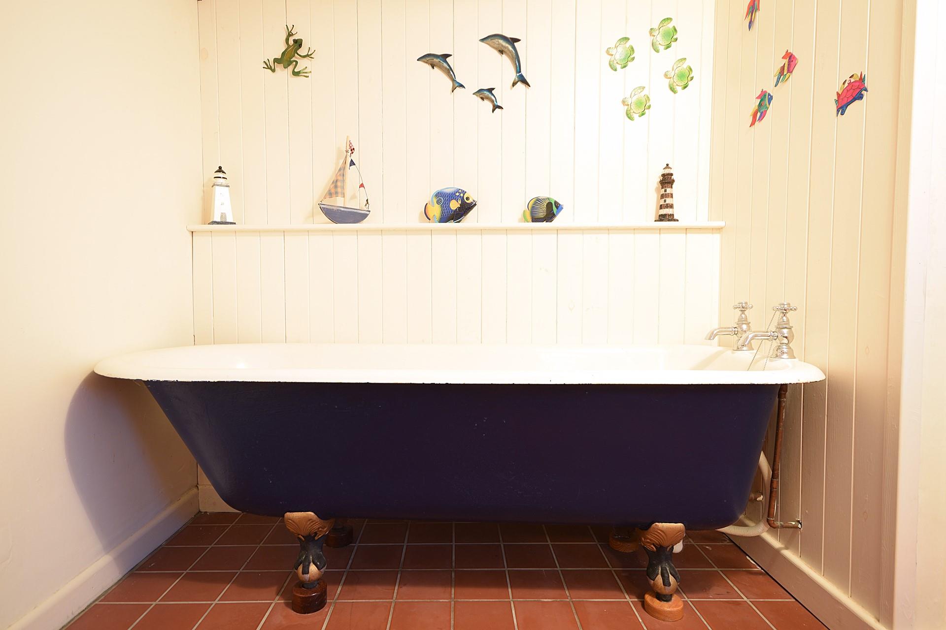 There is an additional free standing bath for relaxing soaks!