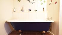 There is an additional free standing bath for relaxing soaks!