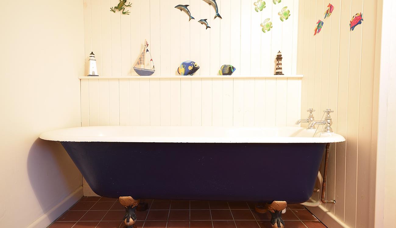 There is an additional free standing bath for relaxing soaks!