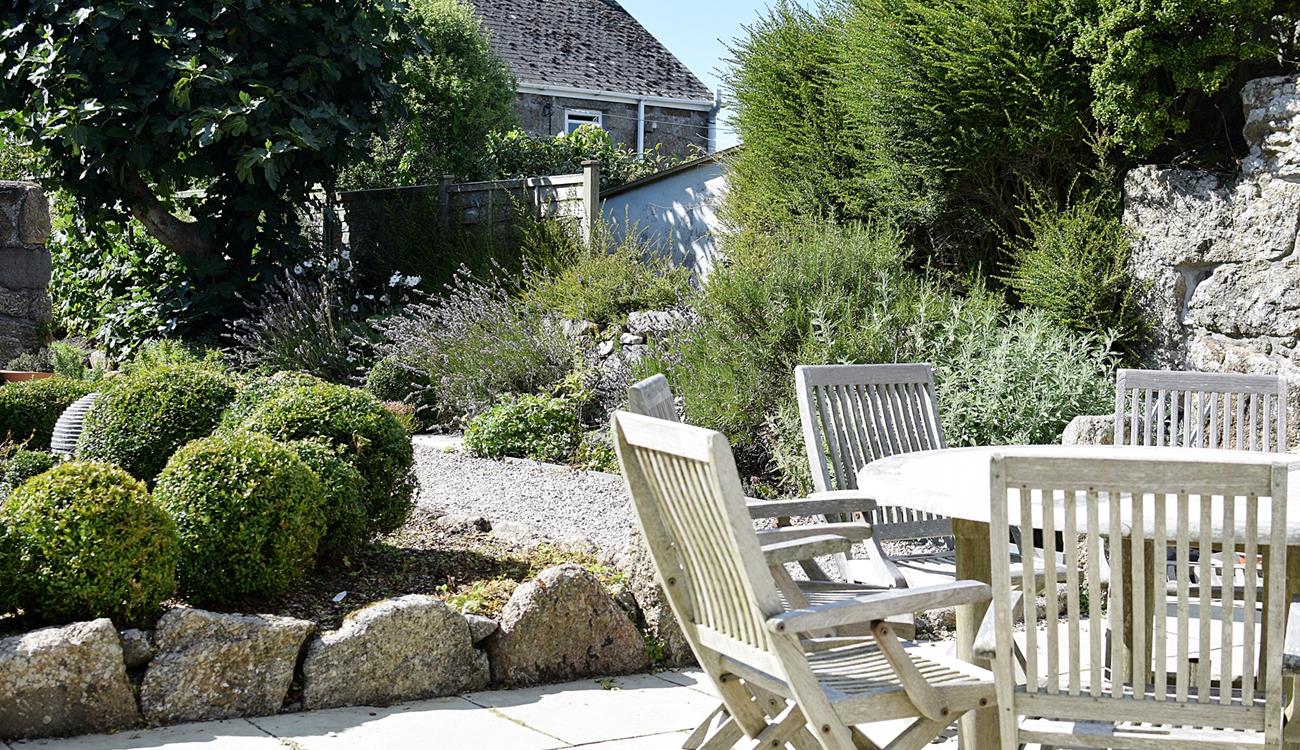 The garden is fully enclosed so children and furry friends can play safely.