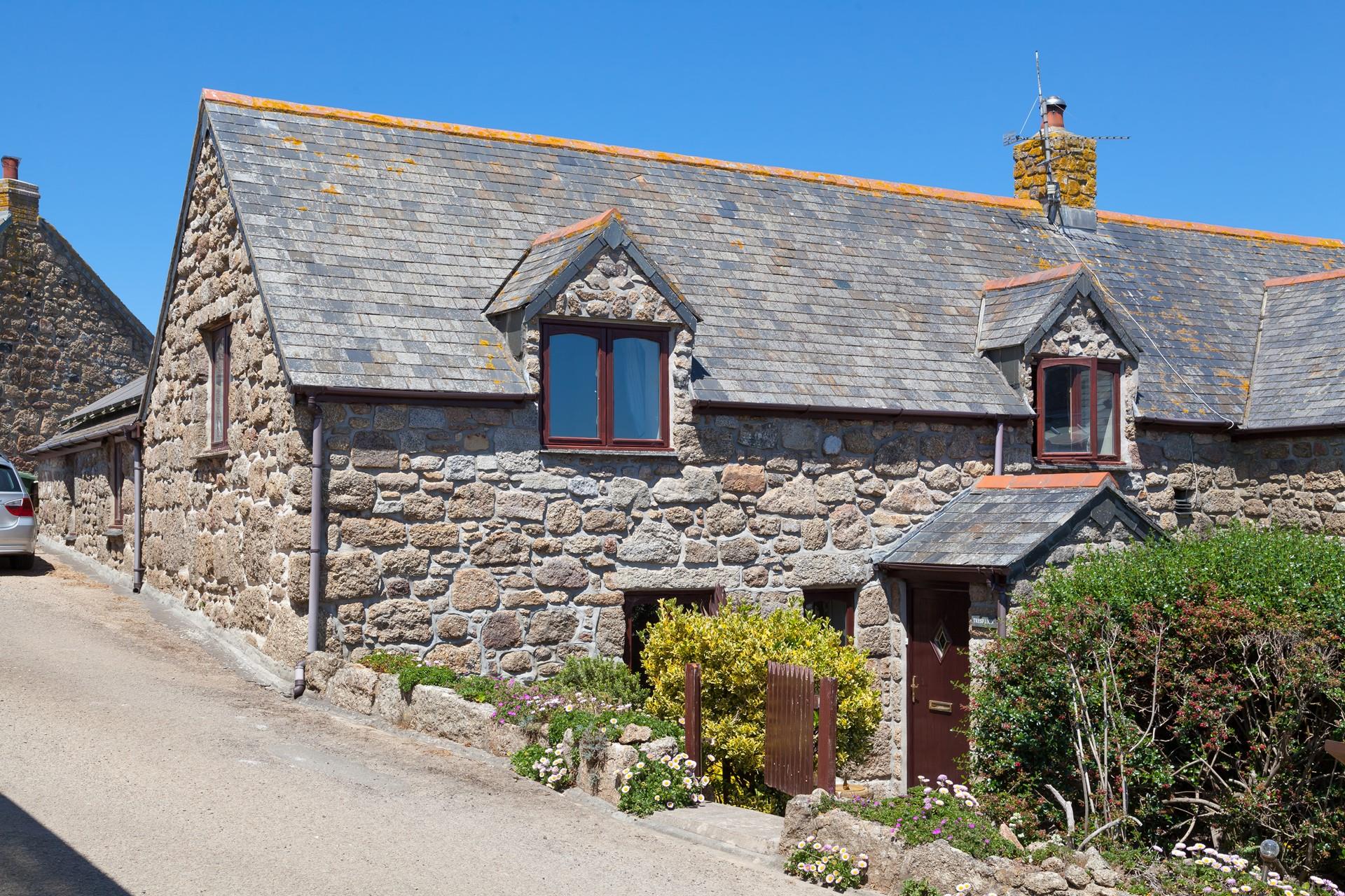 Within just a few minutes you can find yourself at the famous open-air Minack Theatre enjoying a show.