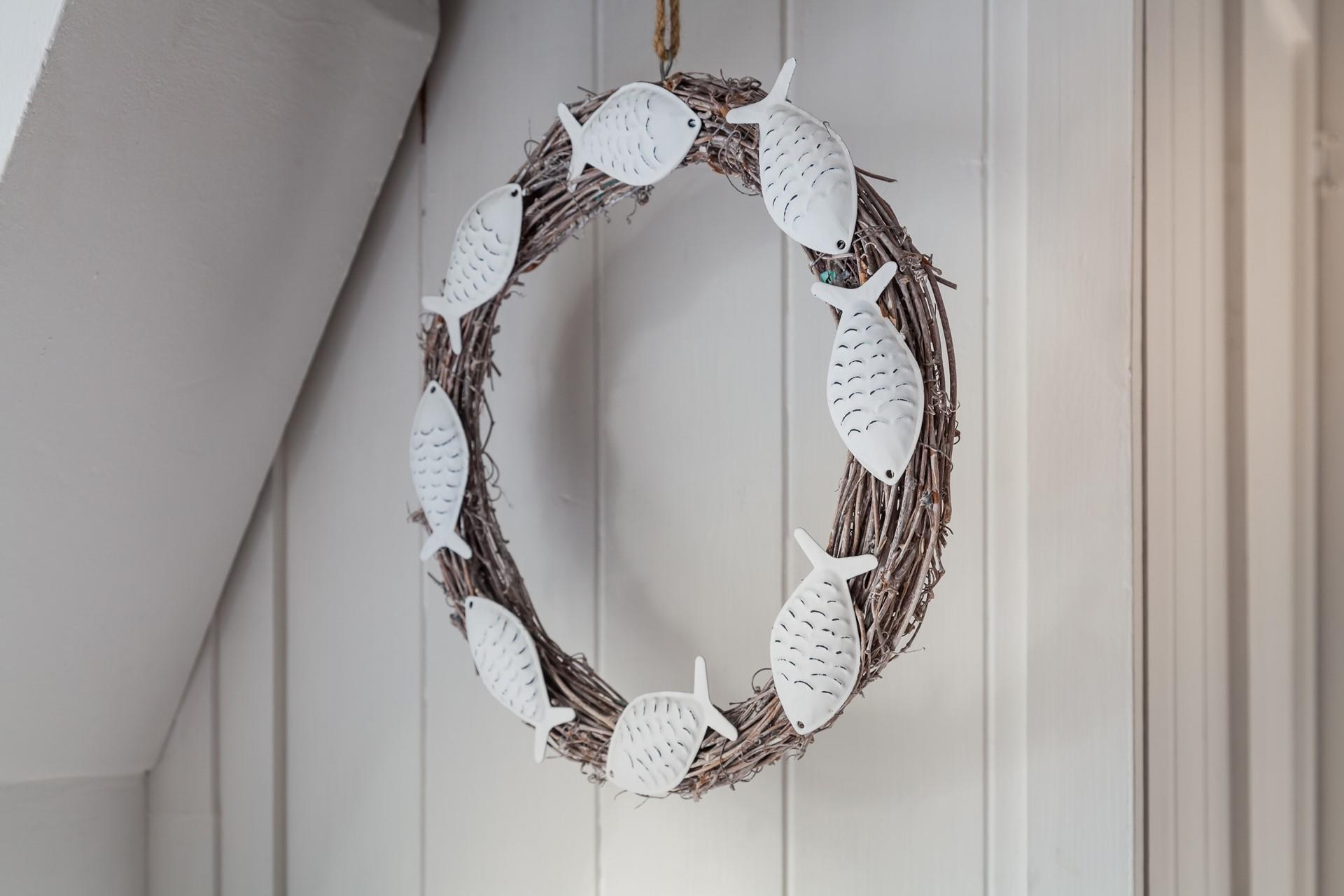  Finish off your evening with a pint of local ale at the Ship Inn.