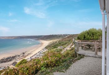 Wander down to the beach and feel the soft sand between your toes in minutes.