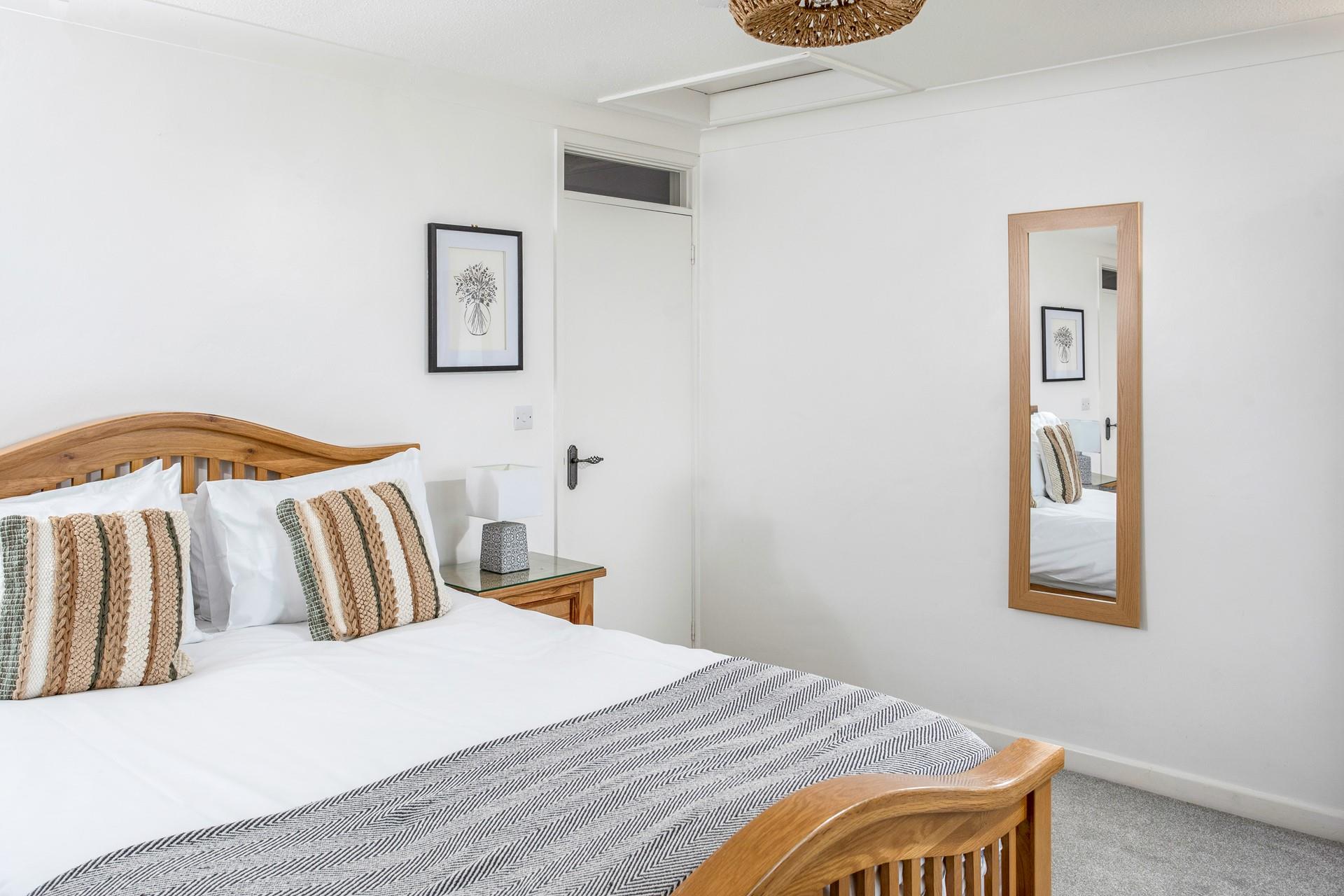 Settle into the soft sheets in the sumptuous king size bed.