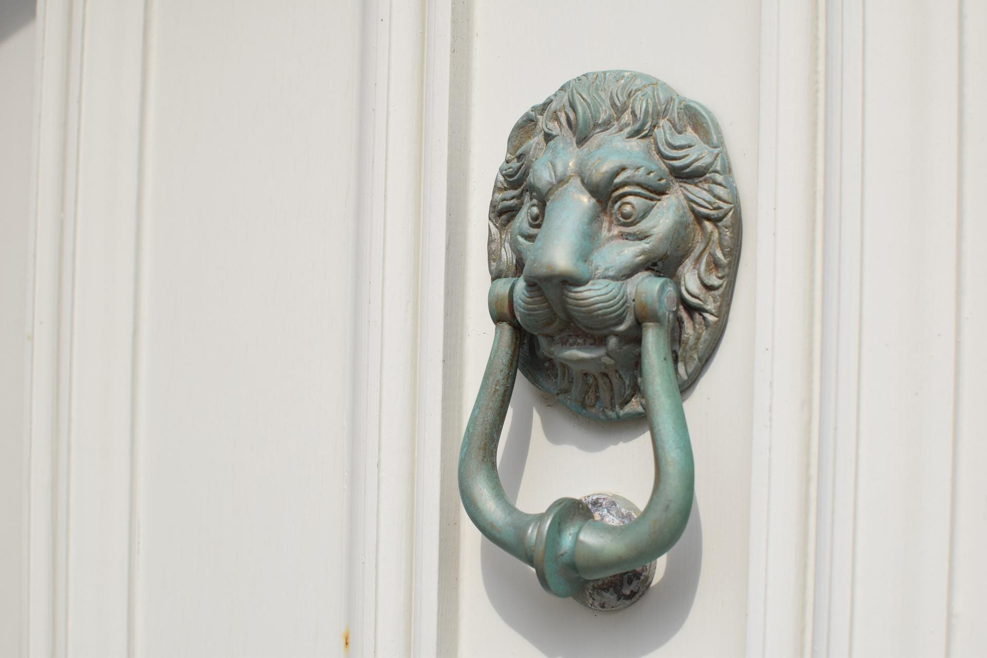 We love the quirky door knocker!