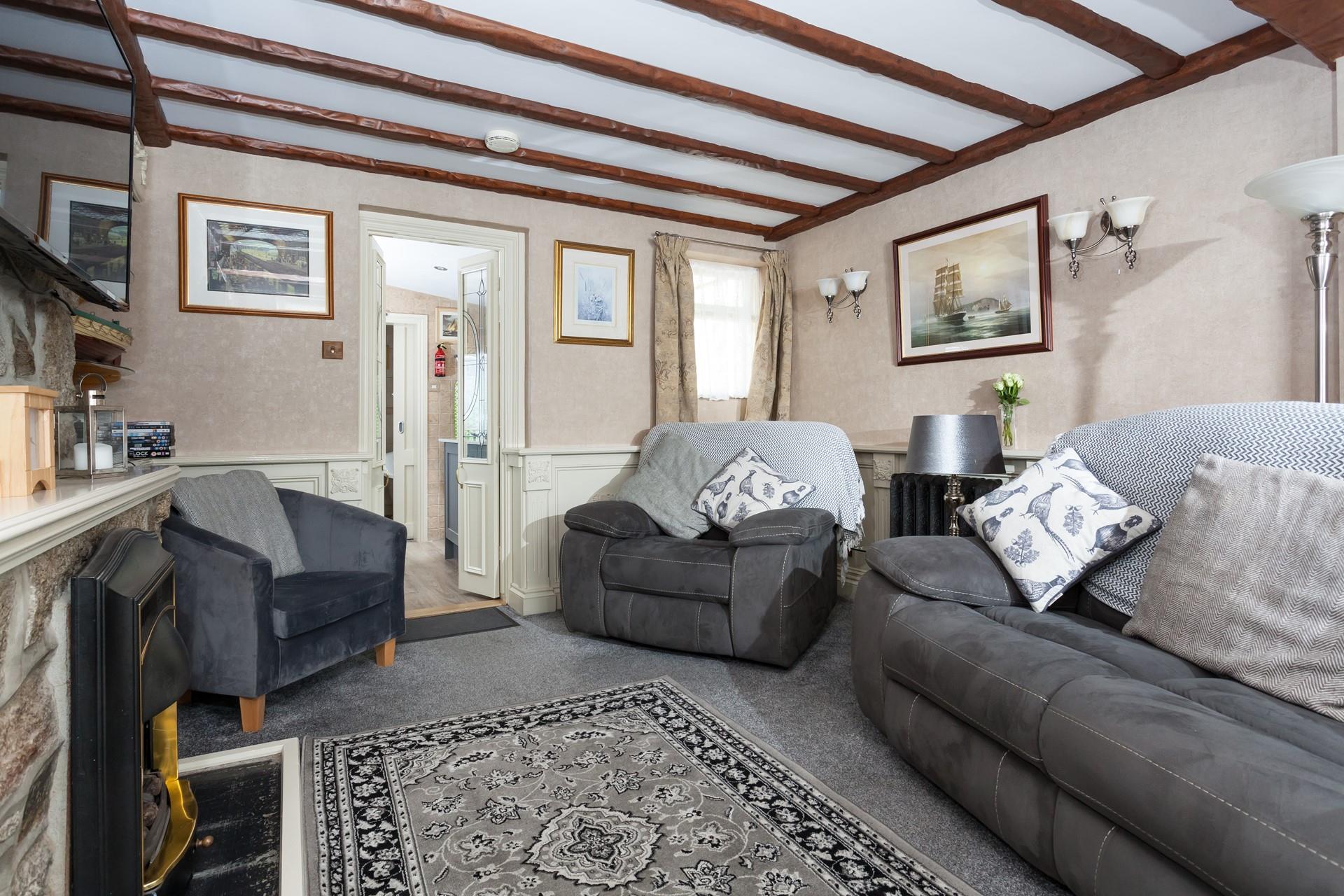 Sit back and relax on the cosy sofas in the evening with a cold glass of wine in hand.