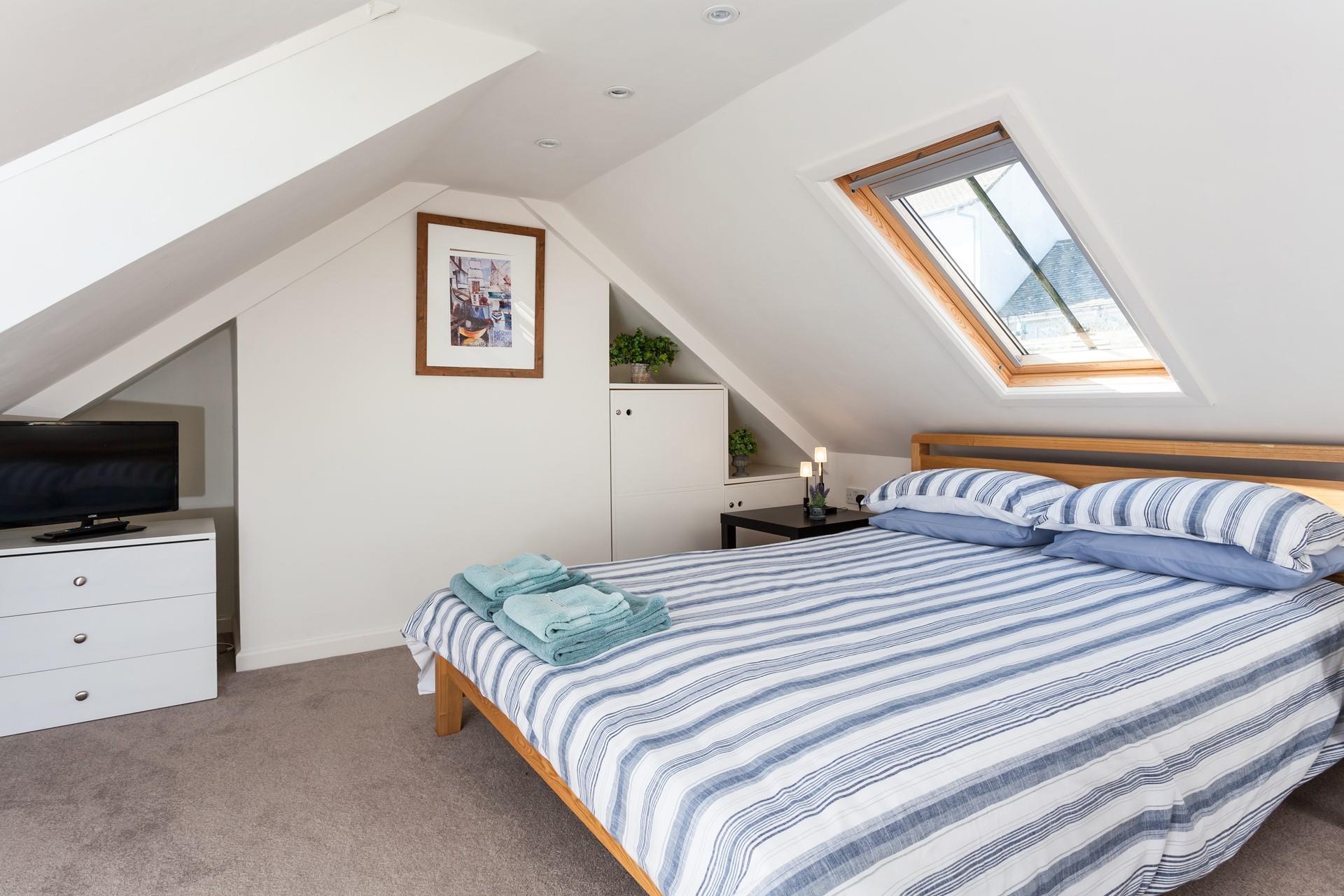 Snuggle into your king size bed and drift off to sleep dreaming of your next Cornish adventure.