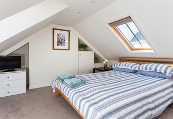 Snuggle into your king size bed and drift off to sleep dreaming of your next Cornish adventure.