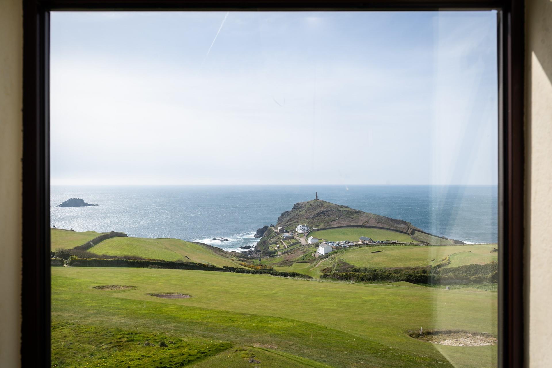 Beautiful Cornish coastal walks surround this property. 