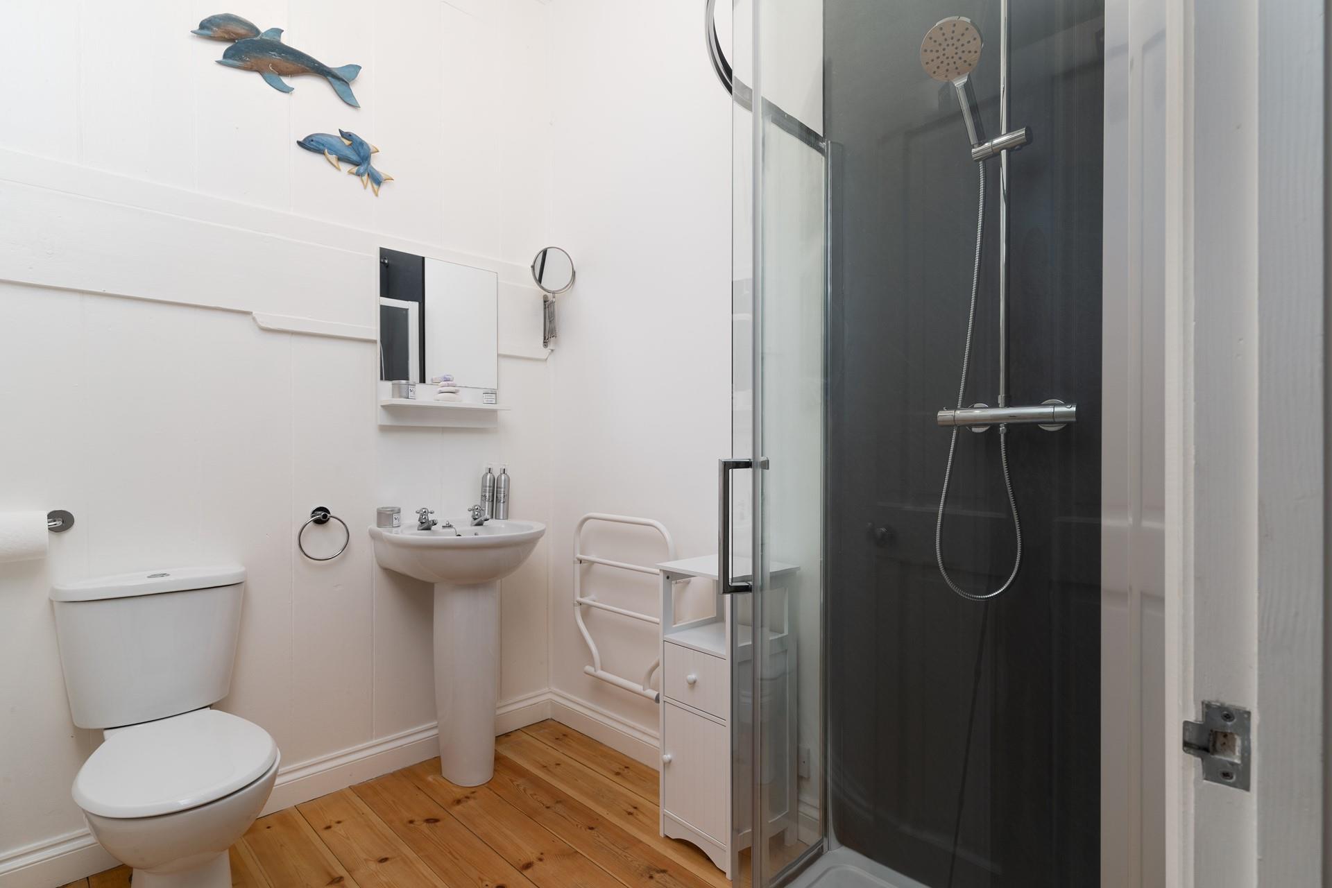 A minimal and relaxing space to get ready for an evening out or to unwind after a busy day.