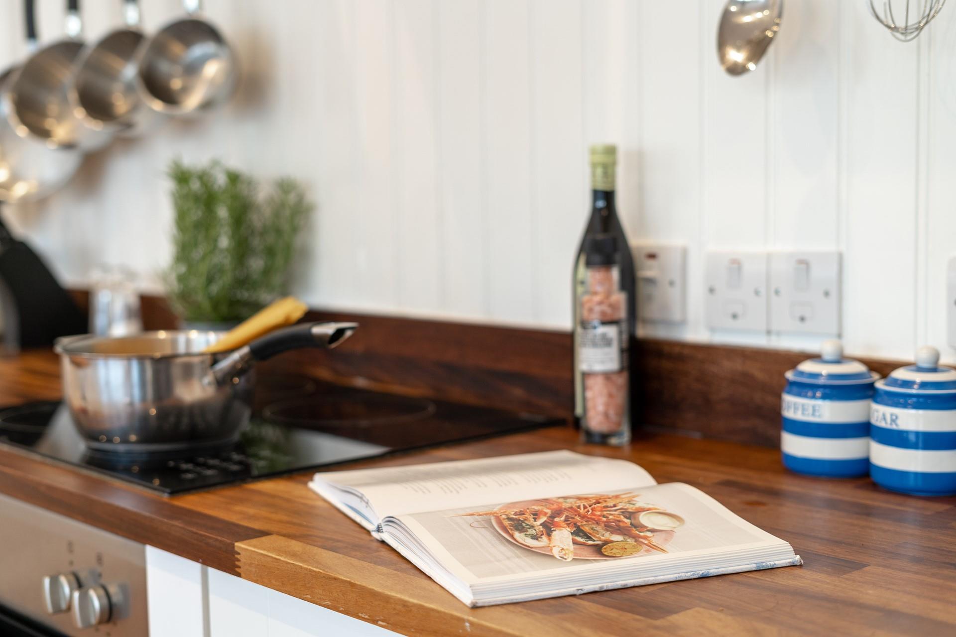 Create your own stunning seafood dishes in the spacious kitchen, using fresh local ingredients.